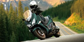 Nieuwe kleuren en prijsstelling voor de Burgman 400