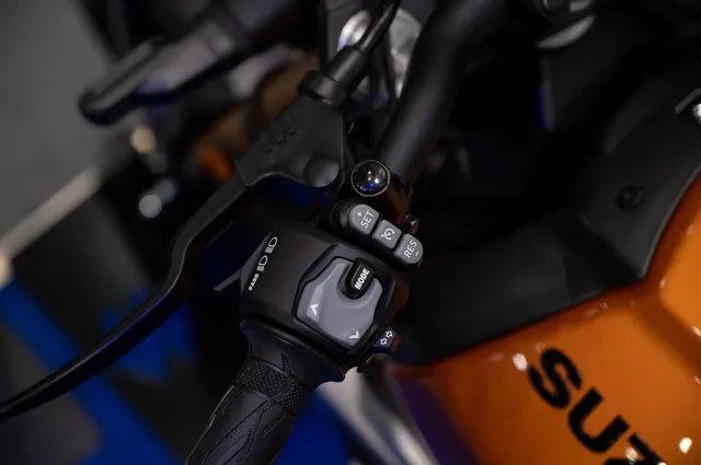 Suzuki GSX 8T cruise control