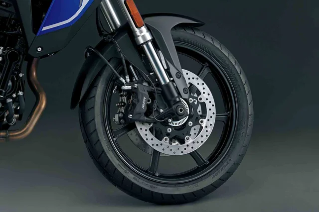 DL800RQM4_front_tyre