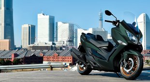 Suzuki_Burgman_AN400AM6_action1