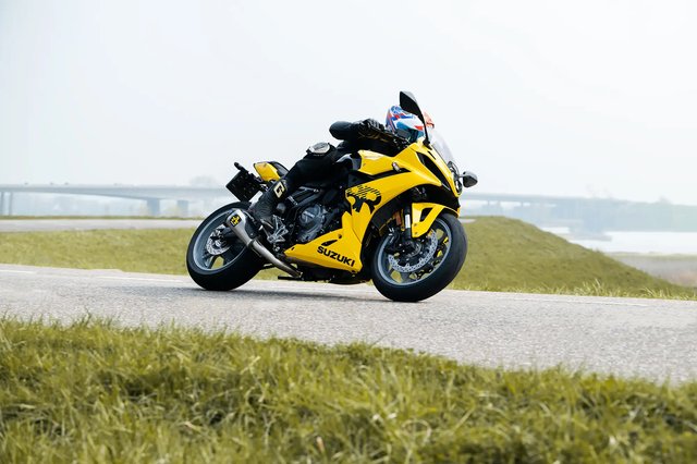 GSX-8R_geel_R8.11