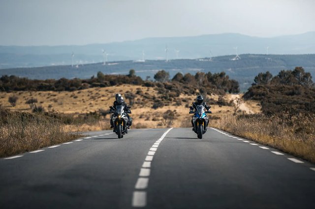 GSX-S1000GX_M4_3BikeStatics_and_Others_15
