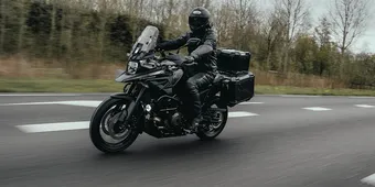 Doorrijden op de motor in de winter