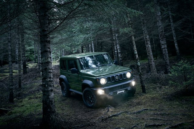 Jimny_2021_Professional_groen_bos_jpg.jpg