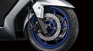 Suzuki_Burgman_400_details_remsysteem.jpg