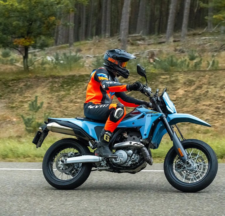 Tips voor *winterkleding* en *handvat*
*verwarming* op je motor