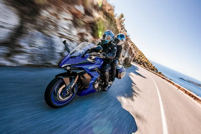 GSX-S1000GT_M5_Action_2