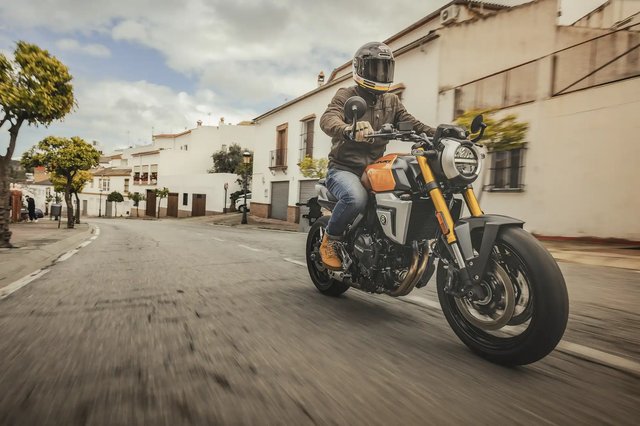 Suzuki-800T-9958