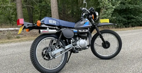 Suzuki Stories: Ardy Vorstenbosch restaureerde zijn Suzuki TS50 bromfiets