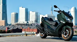 Suzuki_Burgman_AN400AM6_action1