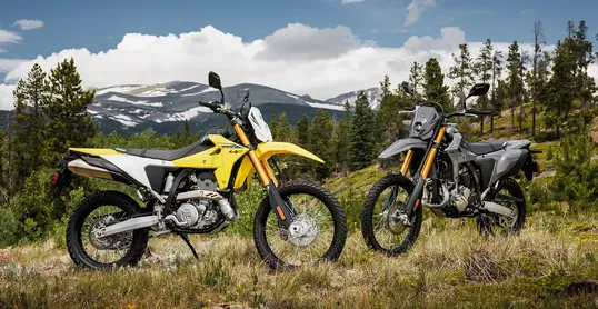 Suzuki maakt prijzen bekend van de nieuwe DR-Z4S Dual Sport en de DR-Z4SM Supermoto