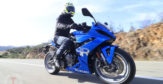 Test: Suzuki GSX-8R door TestMotor.nl