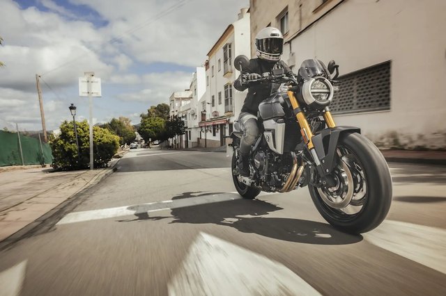 Suzuki-800T-9563