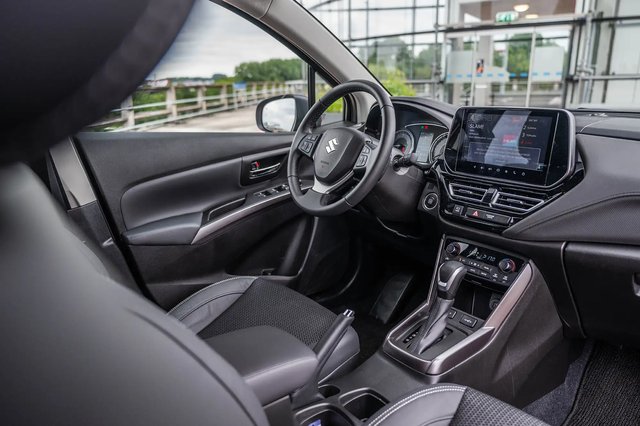 Suzuki_S-Cross_interieur