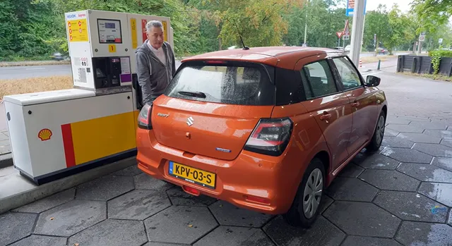 ANWB challenge Swift: Op één tank naar Zwitserland | MET ÉN ZONDER GEZIN