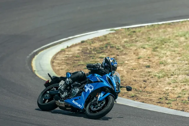 GSX800FRQM6_action_2