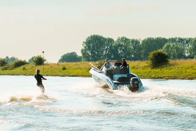 Suzuki_Serious_about_fun_Marine