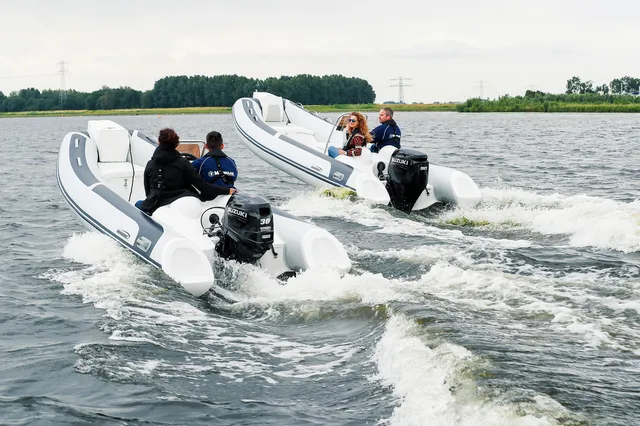 2021_Nimarine_rubberboot_MX500_MX450_RIB_DF30_DF90_actie_achter.jpg