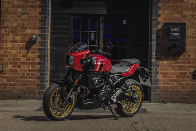 GSX-8TT_M7