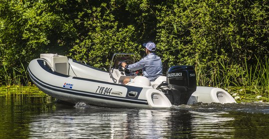 Wat is het verschil tussen een RIB en een rubberboot?