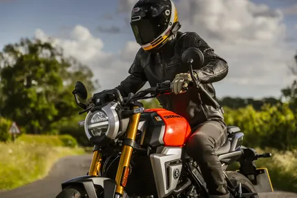GSX-8T_M7