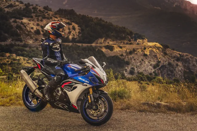 GSX-R1000--0570-page-19