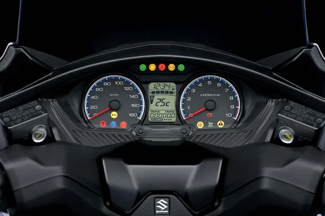 Suzuki_Burgman_400_details_dashboard.jpg