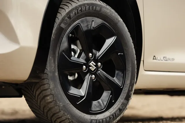 Suzuki_Swift_ALLGrip_FX_11