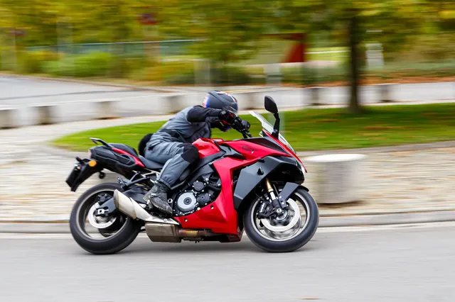 2025_Suzuki_GSX-S1000-53