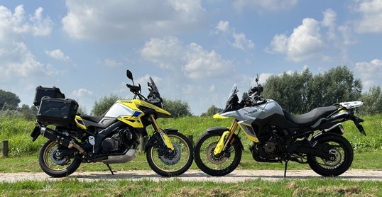 Motorrai.nl test Suzuki V-Strom 800DE en V-Strom 1050DE (2023)