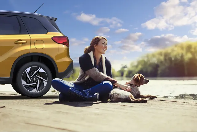 Suzukki_Vitara_woman_dog