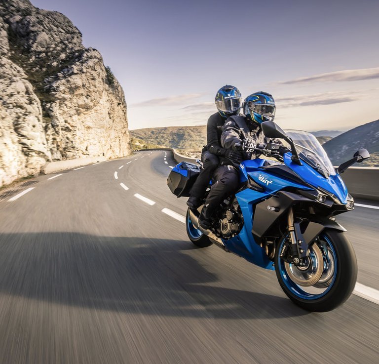 Suzuki *GSX-S1000GT* leverbaar voor € 16.499,-