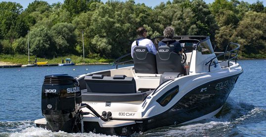 Boottesten test Eolo 830 met Suzuki DF300A