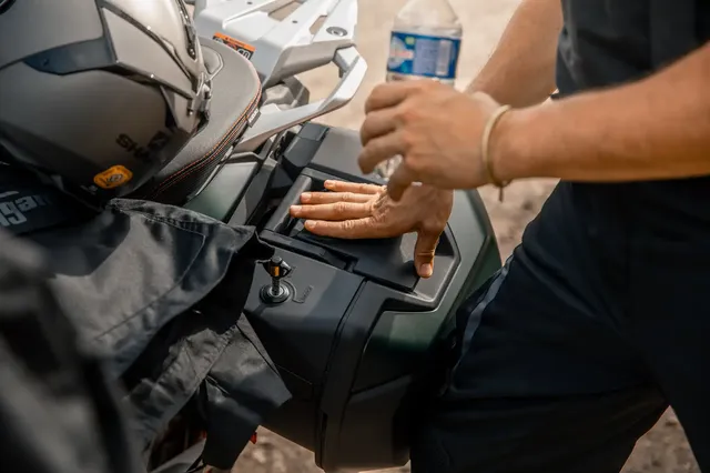 GSX-S1000GX_M4_3BikeStatics_and_Others_48