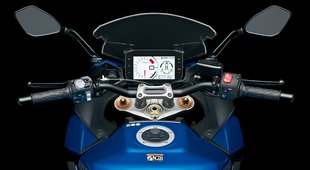 Suzuki_GSX-S1000GT_M2_Cockpit_Day.jpg