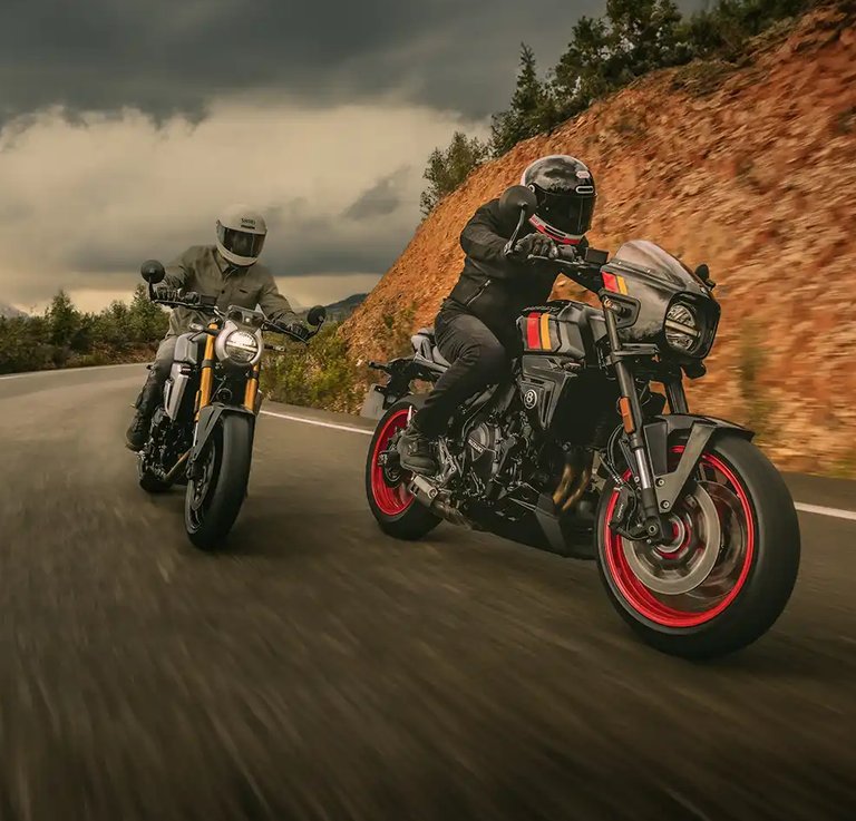 SUZUKI INTRODUCEERT DE *GSX-8T EN GSX-8TT*