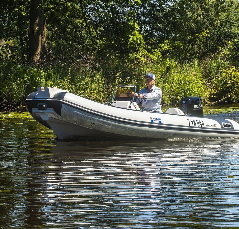 Wat is het verschil tussen een *RIB en rubberboot*?