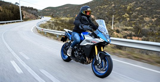 Test: Suzuki GSX-8R, V-Strom 800 en GSX-S1000GX door FHM