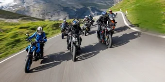 Motoplus duotest middenklasse naked met Suzuki GSX-8S