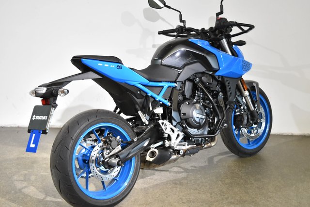 Suzuki GSX-8S, 2 totaal, achter