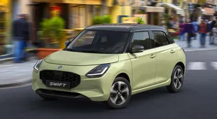 Suzuki_Swift_geel_stad_splash