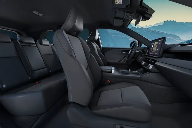 Suzuki_Across_interior