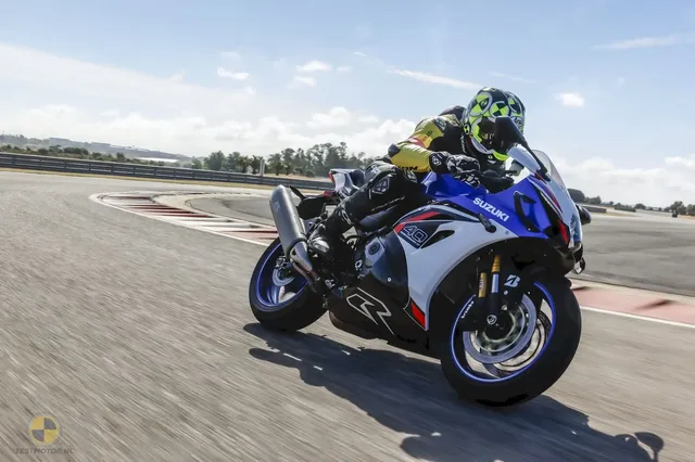 Testmotor-2026-Suzuki_GSX-R1000R-review-20