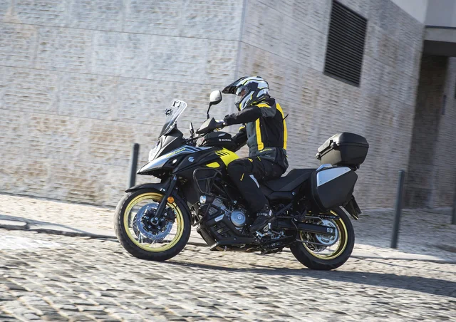 01-V-Strom 650A_XA_Action_8.jpg