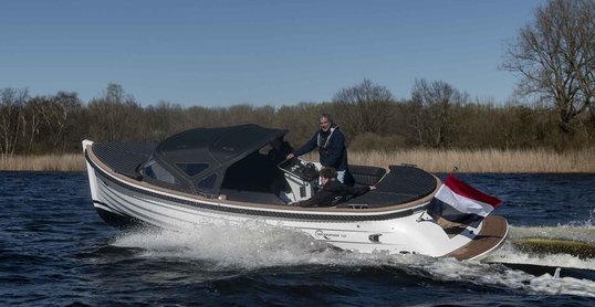 Boottesten test Waterspoor 717 met Suzuki DF140