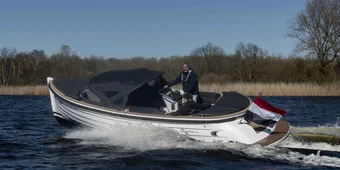 Boottesten test Waterspoor 717 met Suzuki DF140