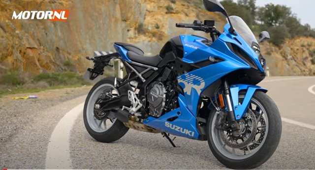 Suzuki_GSX-8R_test_motornl