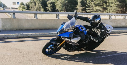 Suzuki maakt prijzen crossover GSX-S1000GX bekend