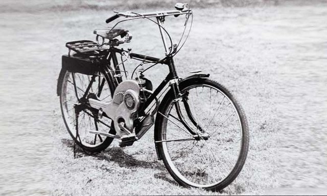 Suzuki eerste motorfiets